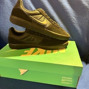 Nike Men's Black Sneakers